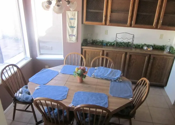 Spacious Four Bedroom With Pool Near Westgate Stadium Holiday home *