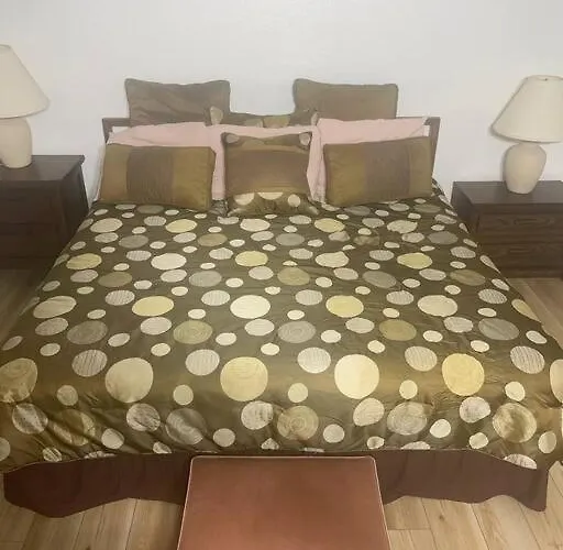 Spacious Four Bedroom With Pool Near Westgate Stadium Holiday home Glendale