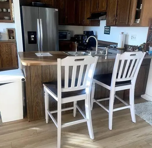 Spacious Four Bedroom With Pool Near Westgate Stadium Holiday home Glendale