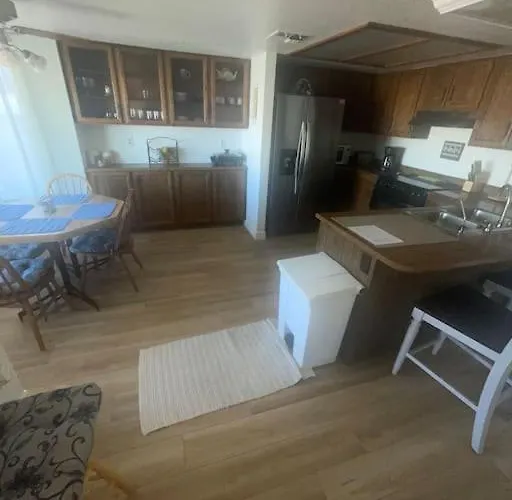 Spacious Four Bedroom With Pool Near Westgate Stadium *