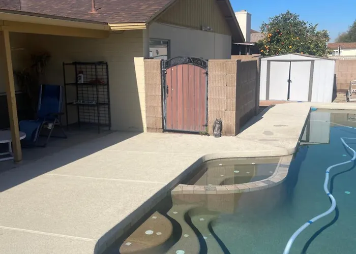 Spacious Four Bedroom With Pool Near Westgate Stadium * Glendale